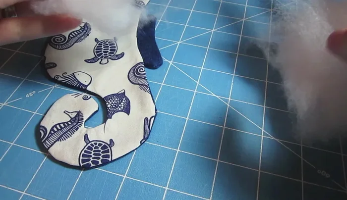 Stuff the seahorse using small amounts of stuffing at a time to fill evenly.