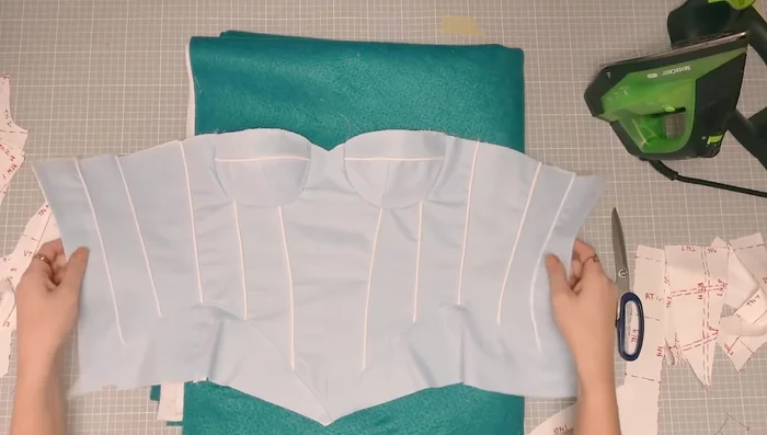 Assemble the lining.