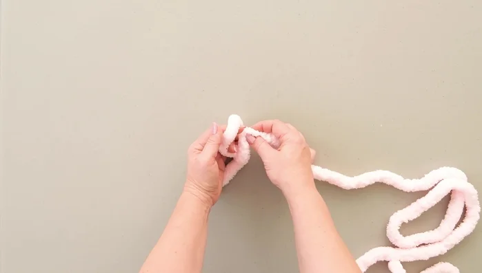 Cast on five (or six for a wider scarf) stitches by repeating step 2.