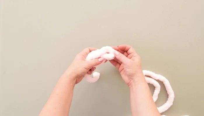 Cast on five (or six for a wider scarf) stitches by repeating step 2.