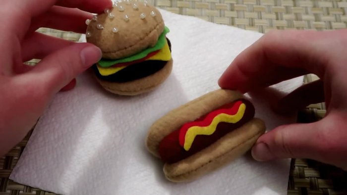 Add optional details to the hamburger, such as beads for sesame seeds.