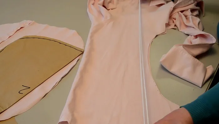 Finish the ties by turning in one end of each. Set them aside.