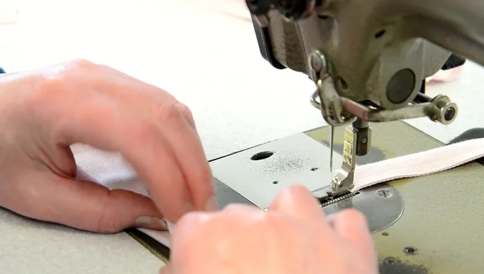 Sew the cushion cover together, making sure the piping is incorporated. Then sew on the prepared ties.