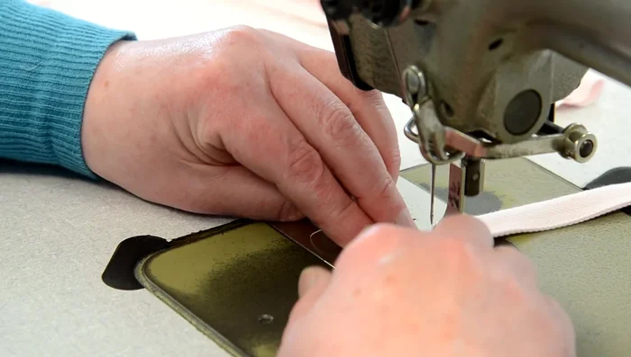 Finish the ties by turning in one end of each. Set them aside.