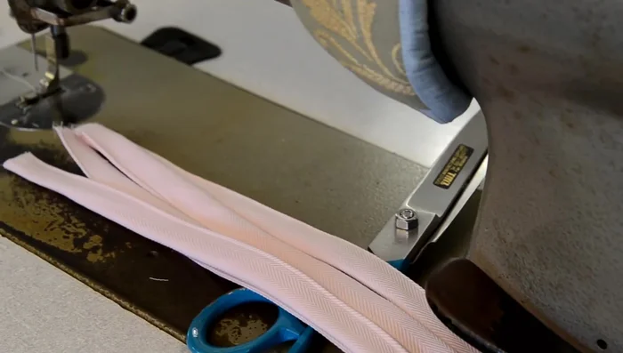 Sew together the piping cord and fabric strips for piping. Snip the seam allowance for smooth curves.