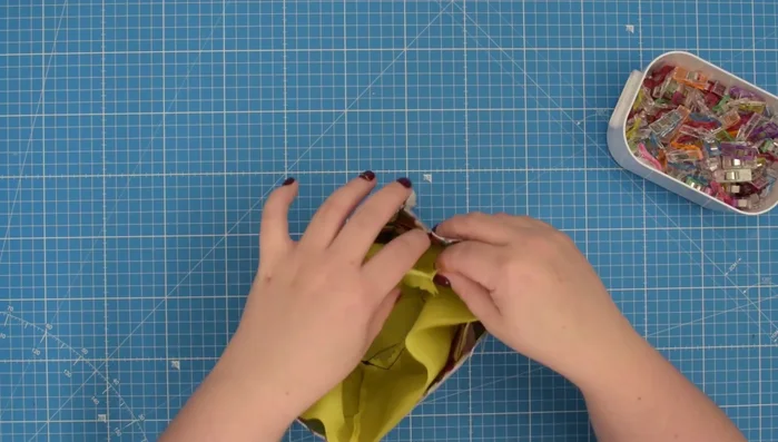 Insert the lining into the external fabric, aligning seams and edges. Stitch around the top.