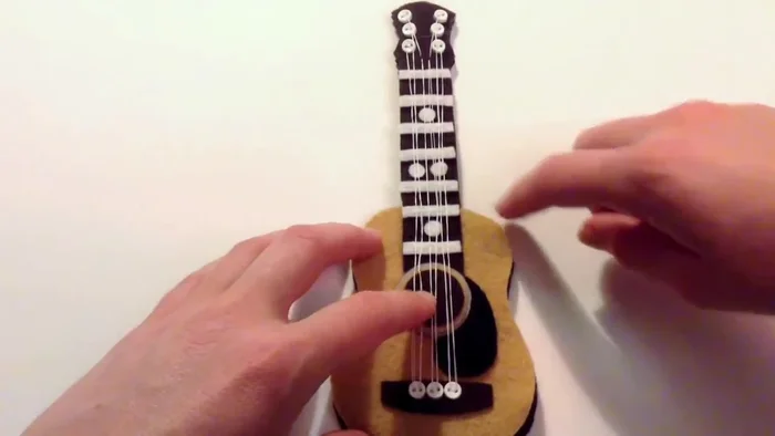 Sew around the edges using dark brown and light brown thread, leaving a small opening to stuff the base with stuffing before closing it completely.