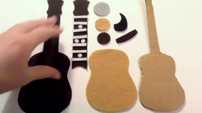 Cut out all felt pieces according to the template (available in the description).