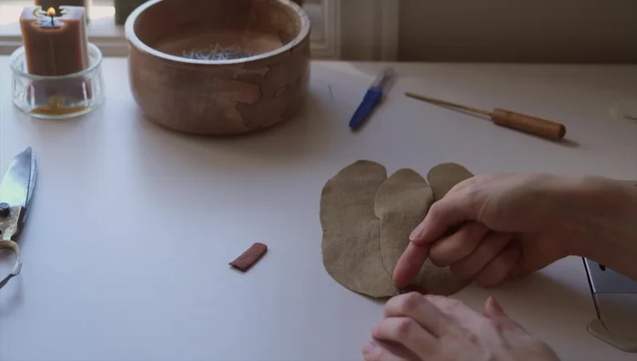 Attach bottom stem: Line up bottom stem with notch, stay stitch.