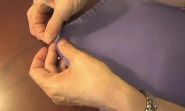 Corner blanket stitch. When approaching corners, make one stitch in the corner. 