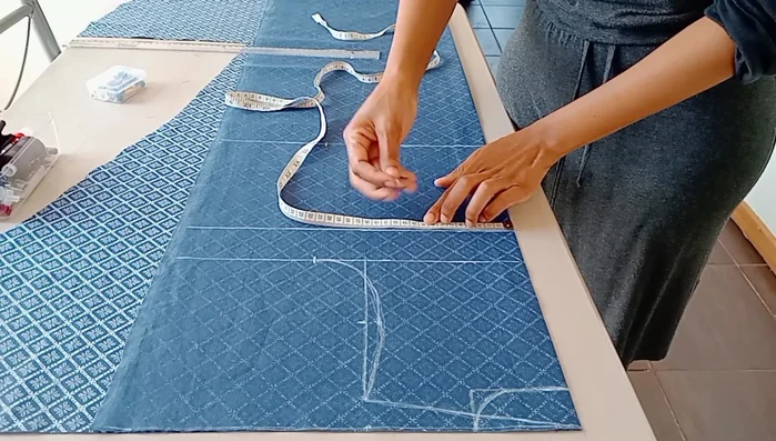 Refine Bodice: Make adjustments (3cm below bust line and 1cm on waistline) to shape the bodice.