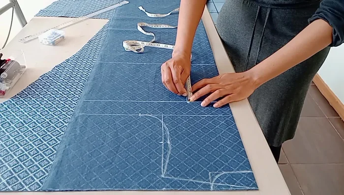 Refine Bodice: Make adjustments (3cm below bust line and 1cm on waistline) to shape the bodice.