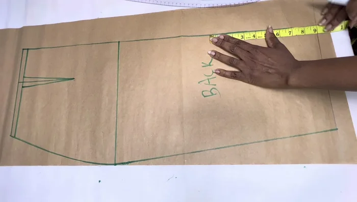 Sew the shoulder seams of the bodice.