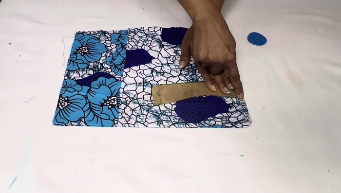 Attach the collar to the neckline. Sew, then turn right side out.