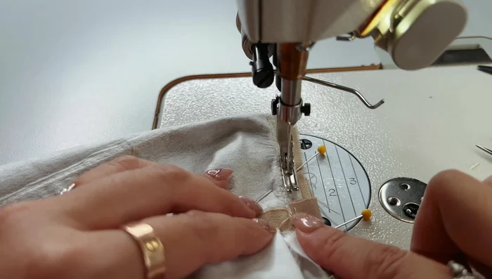 Sew down the lining yoke along the zipper, trim corners, turn right side out, and press the seam allowance.