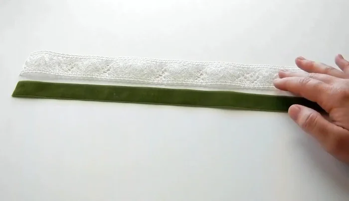 Glue the lace and velvet together. Ensure you work on a surface that can withstand glue seepage.