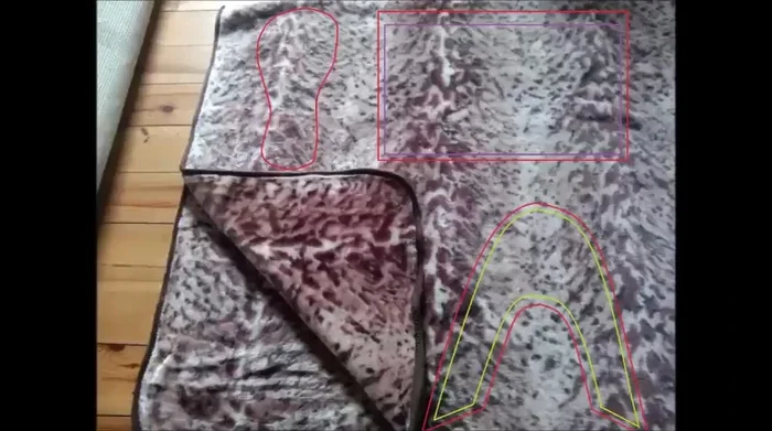 Cut the fabric pieces. For the instep and shaft, add 1 cm seam allowance. For the sole, cut without seam allowance if you are using a stiff material.