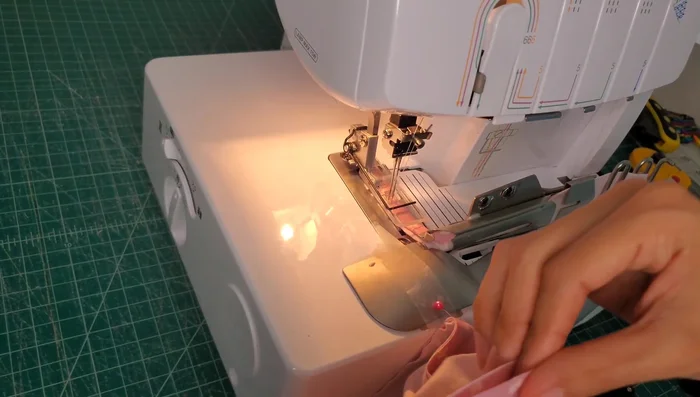 Sew Shoulder Seams: Pin the center back of both fabric pieces, ensuring the liner is stretched appropriately. Sew shoulder seams, feeding the binding from the right side.