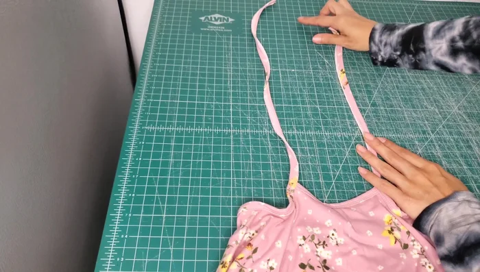 Cut and Finish Straps: Cut the excess binding, leaving enough for straps. Secure the ends of the straps with a knot, fray check, or fabric glue.