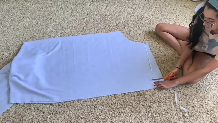Cut out the length of the skirt (17 inches recommended).