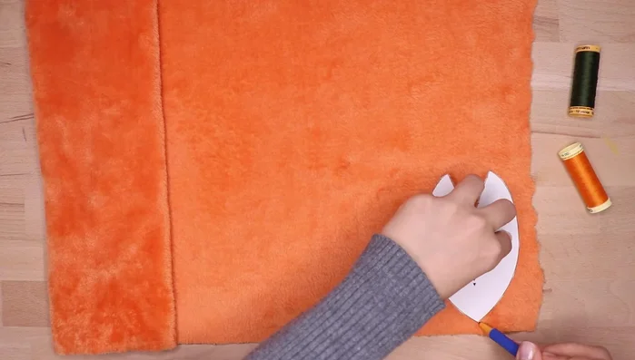 Print the pattern and cut four pieces in orange fabric, leaving a 1/4 inch seam allowance.