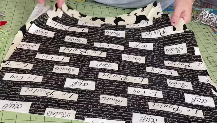 Baste the pockets to the outer fabric, leaving the corners free. Draw a line down the center of the fabric to help with alignment.