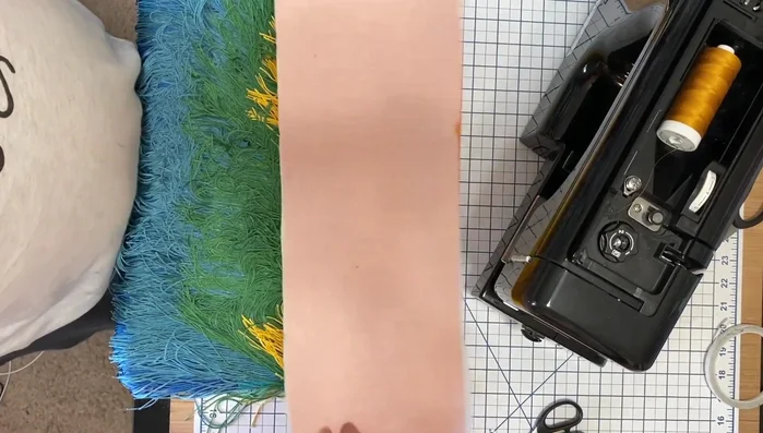 Prepare fabric strips with woven interfacing. The interfacing provides stability.