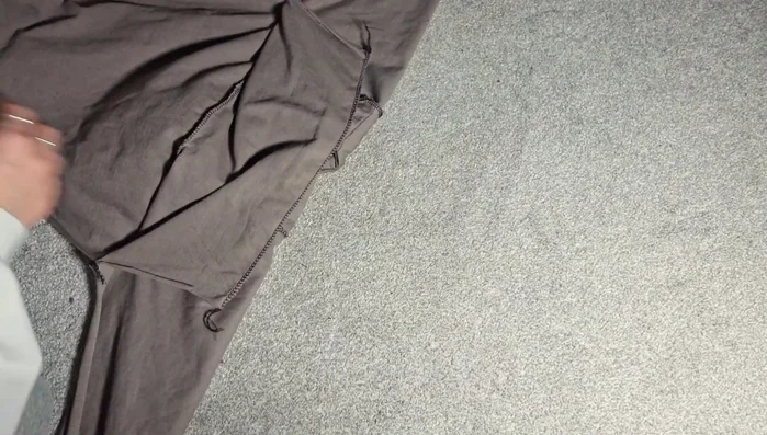 Close the side seams of the dress, aligning sleeve seams and including the facing pieces. Pin well before sewing.