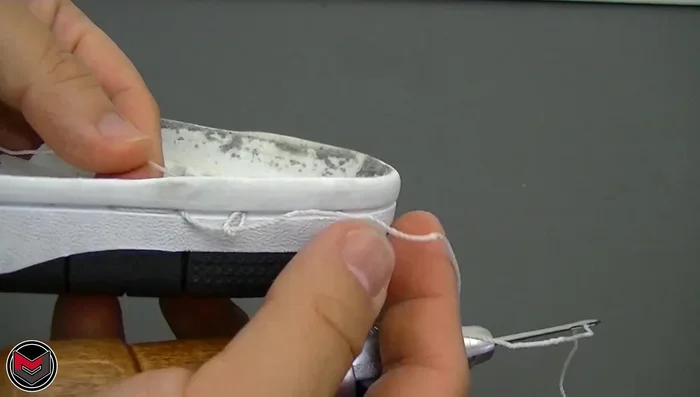 If the thread becomes undone, pull the inner thread back through to re-secure it.