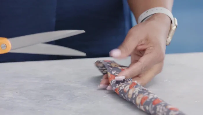 Close and secure the end of the snake body with hot glue and a folded edge.