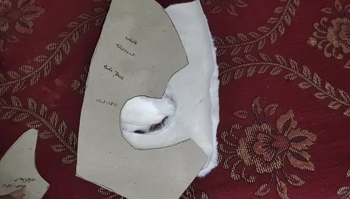 Attach the hair to the head.