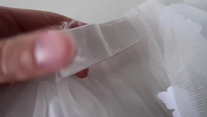 Overlap the elastic ends and sew them together to form a closed circle.