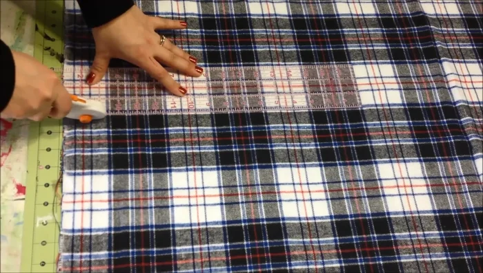 Determine scarf width and length. Multiply desired width by two, adding extra inches for fringe. Cut fabric pieces to these dimensions.