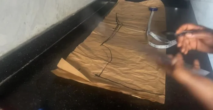 Cut the pattern. For the off-shoulder design, mark and cut off 3 inches from the shoulder area, and then cut 9 inches from the shoulder section that will fall, and 5 inches from the other shoulder (adjust according to your shoulder width).