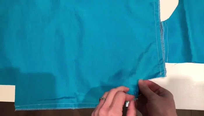 Pin the corners of the bag, matching seams. Sew across the short edge to give the bag dimension. Repeat for all four corners.