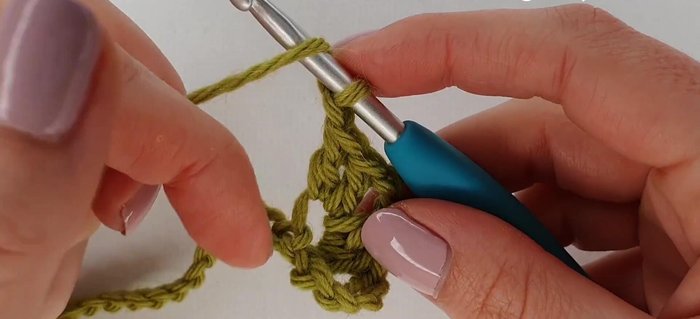 Chain 1, skip the next 6 chains, and repeat steps 2-4.