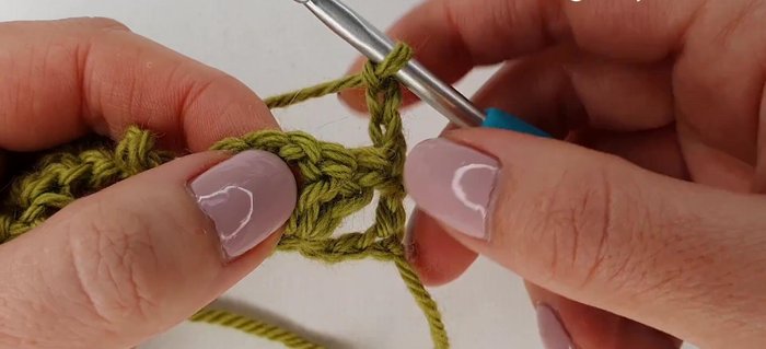 End the row with a double crochet in the top of the turning chain from the previous row.