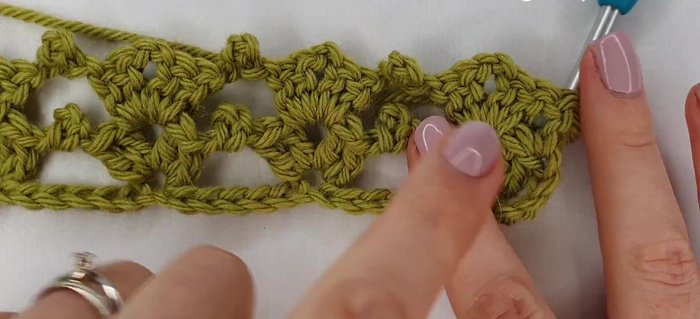 Repeat row 2 until desired length is reached.