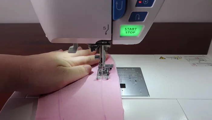 Cut between fingers: Cut the fabric between the fingers, close to the stitches, for mobility.