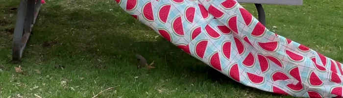 Cut the tablecloth to the desired size.