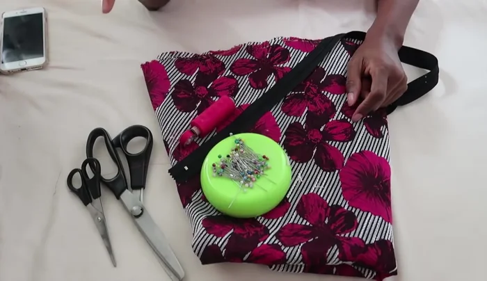 Add zipper (refer to linked tutorial).