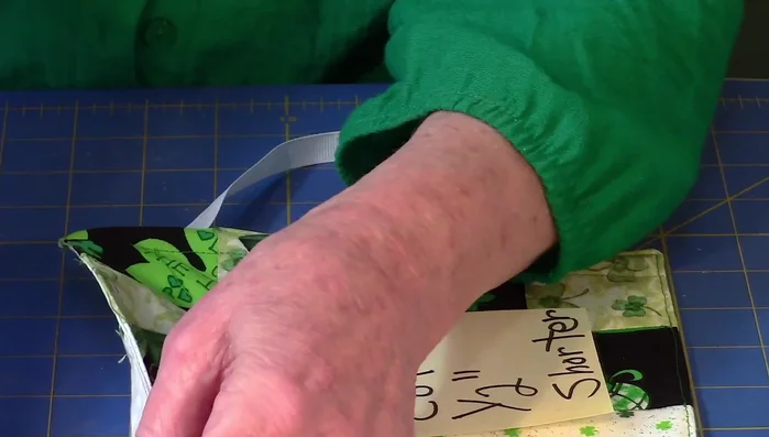 Secure rod: Use a zipper foot to stitch across the top to secure the rod.