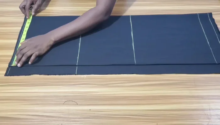 Take round measurements at the waist, hip, and knee (subtract 1 inch from hip measurement for knee). Add seam allowance. Connect the lines using a French curve.