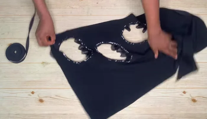 Add the skin-color net layer underneath the circles for added fullness.