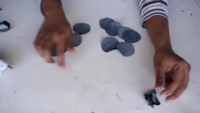 Repeat step 4 until you have enough petals (approximately 10-12).