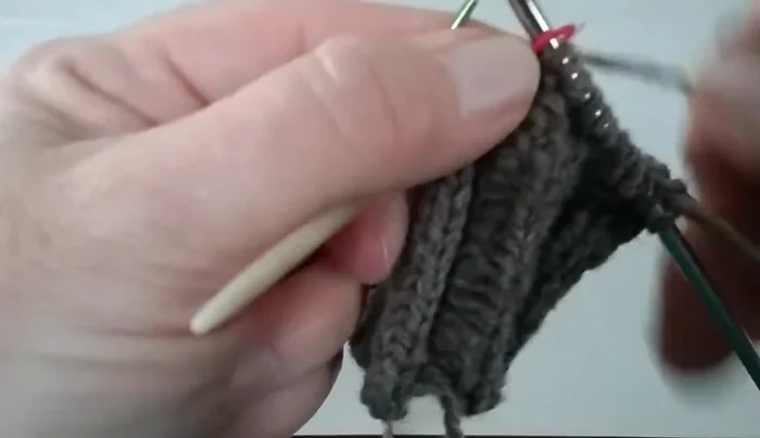 Move the marker to the next needle, and finish the round.