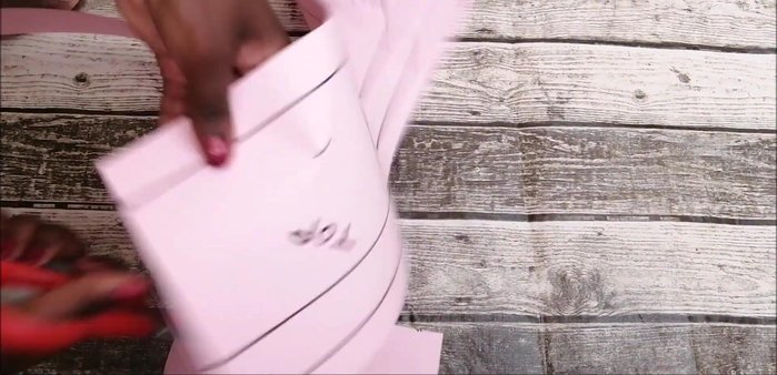 Cut out the paper pattern. Create curved cuts for the heel and the top of the sock, ensuring the pieces are connected to create a single pattern.