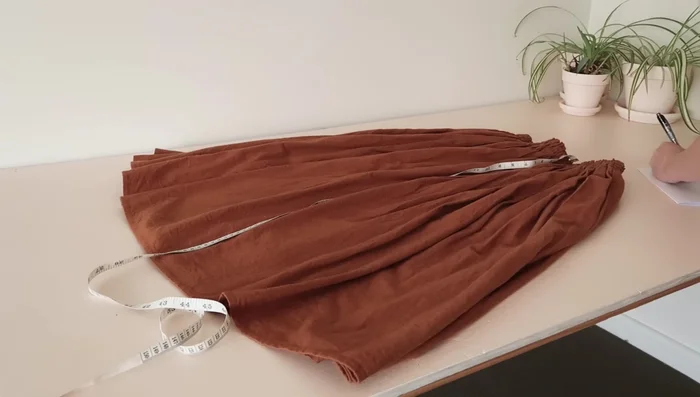 Overlock or zigzag stitch the curved edges of the pocket pieces to prevent fraying.