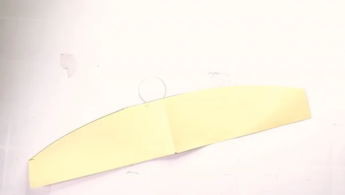 Cut out two pieces of leather fabric using the pattern. Use interfacing on the wrong side of the fabric.