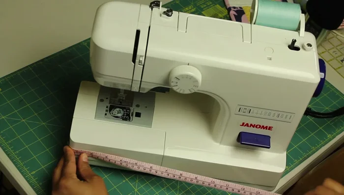 Calculate fabric dimensions: Use the measurements to determine the size of the main body piece and two side panels. Cut these pieces from your fabric and matching pieces from the fusible fleece.